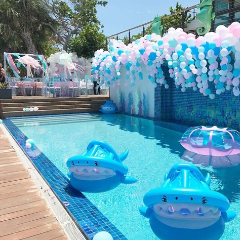 A view of the pool which we turned into a magical shark reef 🦈💕 with baby shark and jelly fish pool floats, magical seahorses and glittered… Pool Balloons, Shark Pool, Fish Pool, Mermaid Pool Parties, Foam Props, Mermaid Pool, Ocean Birthday Party, Mermaid Birthday Party Decorations, Pool Party Outfits