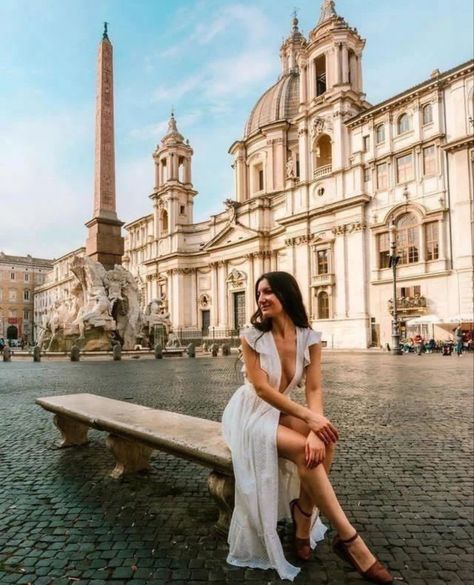 Piazza Navona Photo Ideas, Rome Italy Poses, Poses In Rome, Piazza Navona Rome, Rome Italy Picture Ideas, Rome Ideas Photos, Rome Aesthetic Pictures, Photo Ideas In Rome, Vatican Photo Ideas