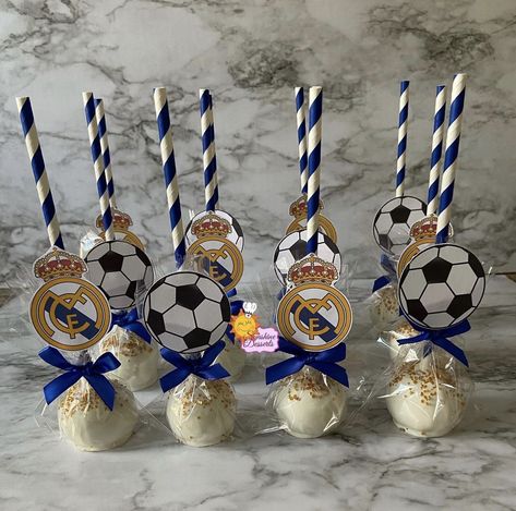 Real Madrid Theme Birthday Party, Cr7 Birthday Party Ideas, Real Madrid Party Ideas, Real Madrid Birthday Party Decoration, Real Madrid Birthday, Soccer Cake Pops, Cristiano Ronaldo Birthday, Real Madrid Cake, Ronaldo Birthday