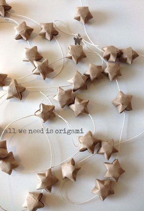 Tiny Origami, Selling Handmade Items, Christmas Origami, Christmas Crafts For Gifts, Diy Garland, Paper Towel Roll Crafts, Origami Flowers, Paper Stars, Paper Towel Rolls