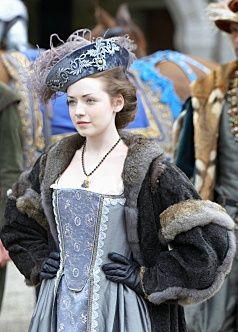 Sarah Bolger as Mary Tudor (The Tudors HBO production) The Tudors Costumes, The Tudors Tv Show, Tudor Dress, Mary Tudor, Sarah Bolger, Tudor Costumes, Tudor Fashion, Tudor Era, Tudor History