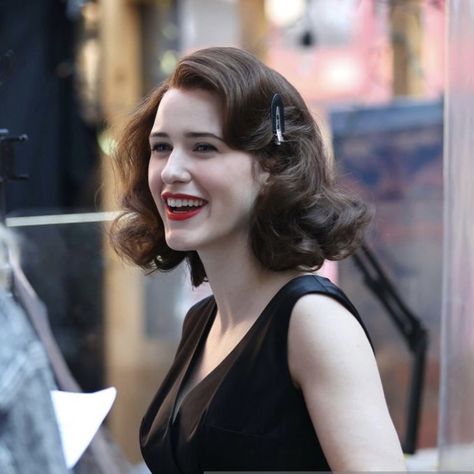 1950s Bob Haircut, Maisel Marvelous Mrs, Mrs Maisel Hair Tutorial, Marvelous Mrs Maisel Hair, Rachel Brosnahan Maisel, Mrs Maisel Hair, 50s Haircut, 50s Short Hairstyles, 50s Bob