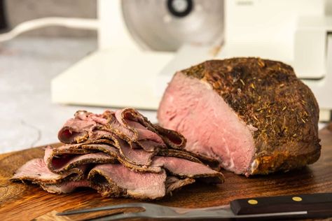 Make Your Own Lunch, Roast Beef Seasoning, Roast Beef Deli Meat, Roast Beef Lunch, Deli Style Roast Beef, Deli Meat Recipes, Rare Roast Beef, Lunch Sandwiches, Beef Appetizers