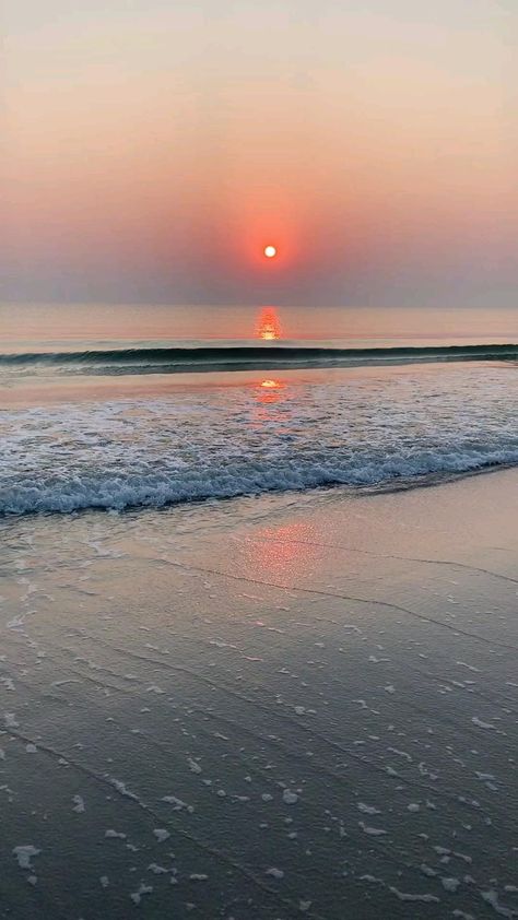 Beach Captions, Random Video, Beautiful Ocean Pictures, Ocean Pictures, Sunset Quotes, Nature Gif, Beautiful Ocean, Ocean Sunset Photography, Nature Illustration