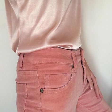 Velours et satin rose Pink Aesthetic Clothing, Peach Pink Aesthetic, Blush Outfit, Millenial Pink, Pink Clothes, Beige Outfit, Pink Pants, Aesthetic Clothing, Think Pink