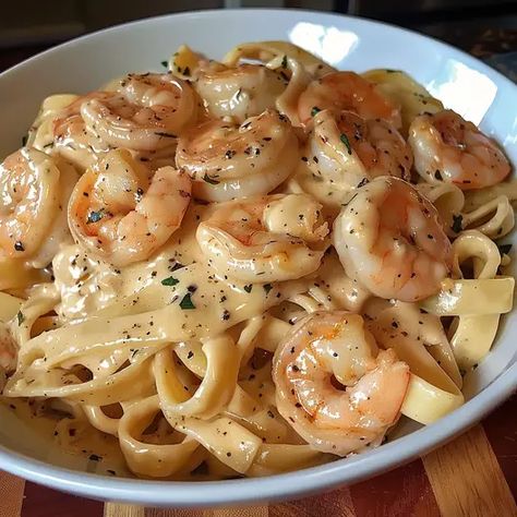 Seafood Pasta Aesthetic, Luxury Meals, Shrimp Alfredo Pasta Recipes, Pasta Ideas, Natural Smoothies, Shrimp Fettuccine, Creamy Shrimp, Fettuccine Pasta, Homemade Alfredo