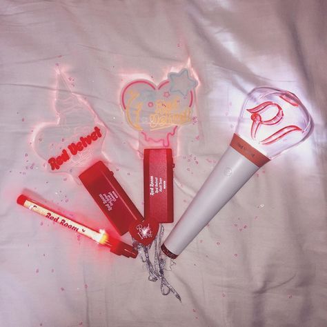 Red Velvet Lightstick, Lightsticks Kpop, Red Velet, Kpop Lightsticks, Lightstick Kpop, Kpop Lightstick, Velvet Room, Merch Aesthetic, Merch Kpop