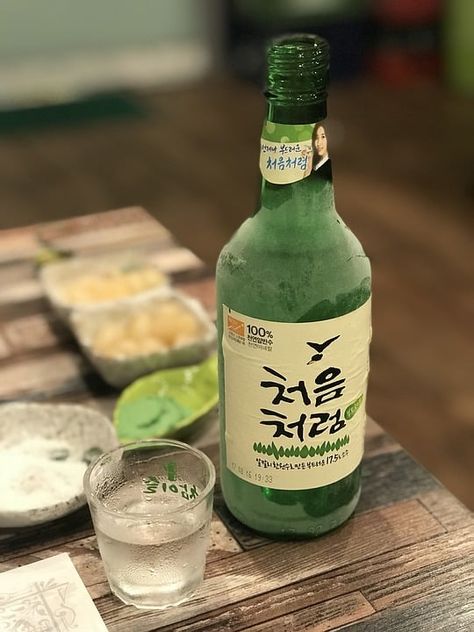 30 Things I Wish I Knew Before Visiting Korea | Passport Symphony Drink Korean, Soju Drinks, Jinro Soju, Korean Soju, Best Korean Food, Korean Drinks, Alcohol Bar, Bottle Drink, Foreign Food