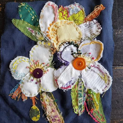 Fabric Flower Collage, Slow Stitching Ideas, Boho Applique, Quilted Flowers, Patchwork Flowers, Appliqué Flowers, Painting On Fabric, Textile Flowers, Flower Patchwork