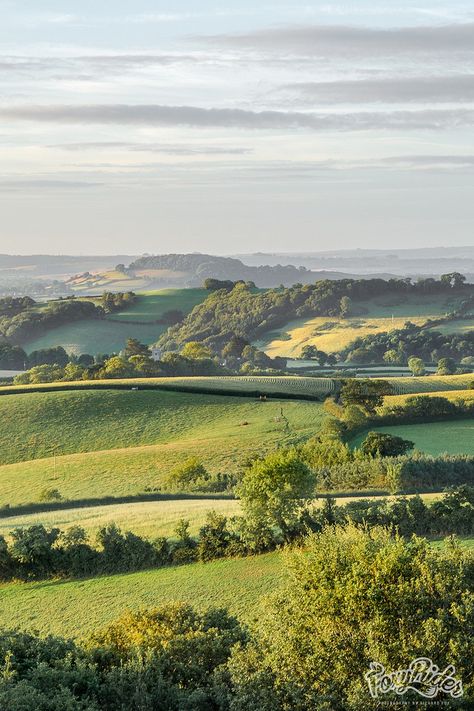 Devon Hills, England Ireland Countryside, Landscape Photography Tips, British Countryside, Rolling Hills, English Countryside, Pretty Places, Beautiful World, Beautiful Landscapes, Devon