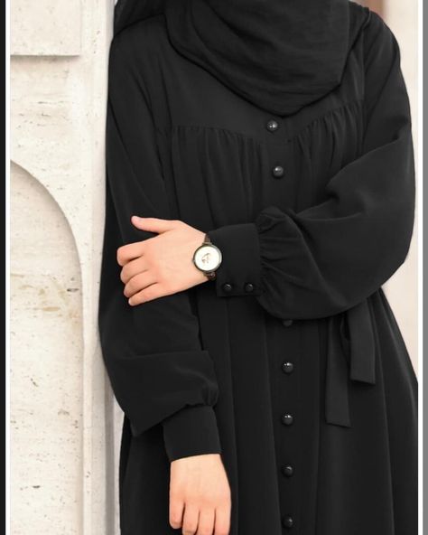 Burkha Designs Black, Stylish Abaya Designs, Simple Abaya Designs, Burkha Designs, Pakistani Dresses Party, Muslimah Fashion Casual, Simple Frock Design, College Wear, Muslim Fashion Hijab Outfits