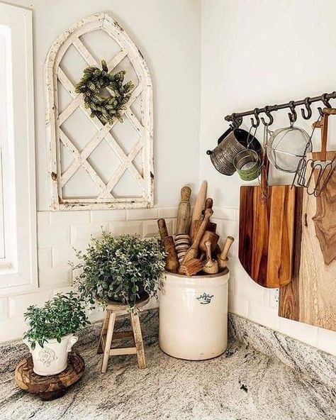 Antique Farmhouse Decor, French Farmhouse Decor, American Farmhouse, Interior Vintage, Vintage Farmhouse Decor, Boho Farmhouse, Décor Boho, Rustic Garden Decor, Country Farmhouse Decor