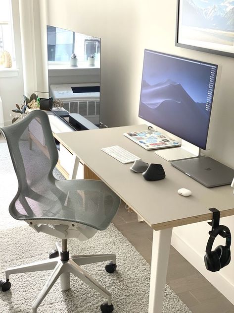 Imac Aesthetic Set Up, Simple Desk Setup, Small Home Office Setup, Men Interior Design, Work Setup, Home Office Set Up, Home Studio Setup, Simple Desk, Study Room Decor