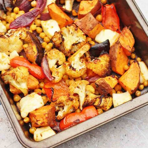 Moroccan Spiced Roasted Vegetable Traybake Indian Cauliflower, Winter Vegetarian Recipes, Best Healthy Foods, Chicken Tray Bake, Vegetarian Nutrition, Tray Bake Recipes, Weight Maintenance, Tray Bake, Roasted Vegetable