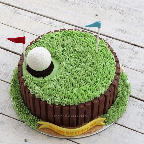 Golf buttercream cake Golf Cheesecake, Golf Buttercream Cake, Golf Cake Buttercream, Easy Golf Cake, Cake Decoration For Men, Golf Themed Cakes, Golf Birthday Cakes, Golf Cake, Golf Party