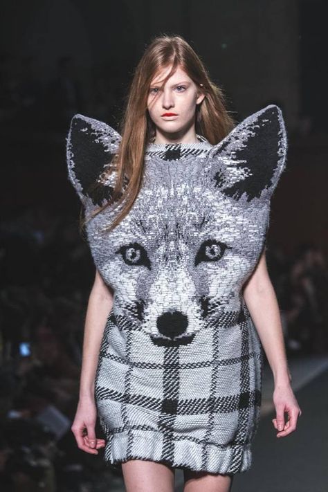 What's even more provocative is the "Spirit of the Wolf" graphic T-shirt underneath. Ugly Fashion, Fox Dress, Paris Fashion Week Runway, Bad Fashion, Fashion Fail, Weird Fashion, Fashion Victim, 2014 Fashion, Unique Fashion