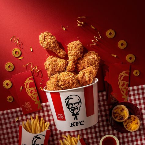 KFC - PROJECT TET :: Behance Standing Banner Design, Fried Chicken Restaurant, Kfc Chicken, Food Photoshoot, Social Media Advertising Design, Food Projects, Photography Food, Food Packaging Design, Candy Recipes