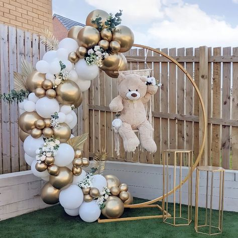 The FAMOUS bear & swing hoop back out at the weekend. Little Ted loves to be sat on a swing 😂🐻 It was sooooo good to be doing set ups in… Teddy Bear Baby Shower Theme, Baby Shower Balloon Arch, Deco Ballon, Bear Baby Shower Theme, Circle Backdrop, Idee Babyshower, Baby Shower Theme Decorations, Baby Shower Deco, Moon Baby