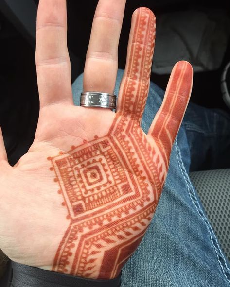 Easy Mehndi For Groom For First Karva Chauth - ShaadiWish Mens Henna Designs, Mens Mehendi Design, Mehendi For Men, Mehendi Designs For Men, Mehndi For Groom, Henna For Guys, Men’s Henna, Masculine Henna, Male Henna Designs