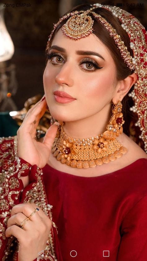 Pak Actress, Glam Bride Makeup, Bridal Makeup Videos, Pakistani Bridal Hairstyles, Jannat Mirza, Pakistani Brides, Bridal Hairstyle Indian Wedding, Hair Foils, Dupatta Style