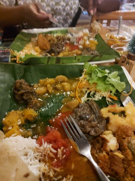 Local Indian/ Traditional Mauritian cuisine in Mauritius Mauritius Food, Mauritian Food, Restaurant Staff, Table D Hote, Indian Foods, Fish And Chicken, Fish Curry, Food Restaurant, Chicken Curry