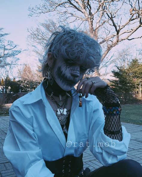 Goth Clown Outfit Male, Clown Makeup Male, Male Goth Makeup, Masculine Goth Outfits, Emo People, Street Style Outfits Casual, Cool Makeup Looks, Clown Makeup