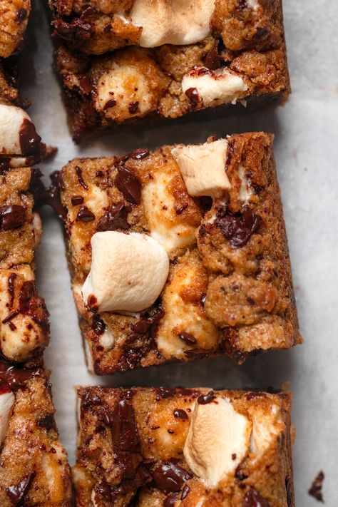 Vegan S'mores Cookie Bars Smores Cookies Bars, Vegan Smores, Graham Cracker Cookies, Vegan Marshmallows, Summer Baking, S'mores Bar, Desserts To Make, Breakfast Bake, Vegan Dessert Recipes