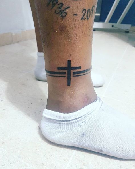 Ankle Tattoo Men, Small Foot Tattoos, Tattoo Ankle, Small Shoulder Tattoos, Small Finger Tattoos, Tattoos Sleeve, Tattoo Leg, Cross Tattoo For Men, Small Tattoos Simple