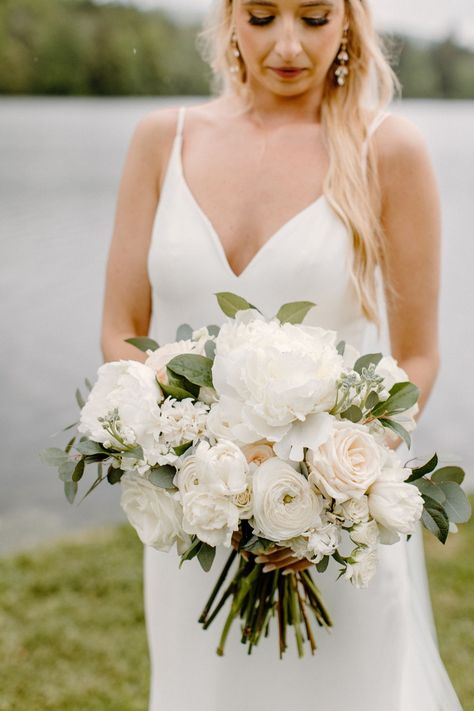 Simple & Bright Cream Wedding Flowers l Pennsylvania Wedding Florist l This beautiful wedding in Pennsylvania was filled with cream and blush bridal bouquets, sage greenery, cream wedding centerpieces, bright cream bridesmaid bouquets, and white creamy sweetheart decor. Book Allium Floral Design for your Pennsylvania wedding a alliumfloraldesign.com! Cream And Champagne Bridal Bouquet, Ivory And Champagne Bouquet, White Cream Bouquet, Champagne Bridal Flowers, White And Champagne Wedding Bouquets, Cream And White Wedding Flowers, White And Cream Bridal Bouquet, White And Cream Wedding Bouquet, Simple White Bridesmaid Bouquet