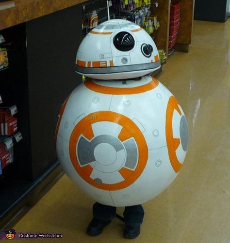 Richard: Hello my name is Richard Evans. My wife and I built this costume from scratch using paper mache for our three year old daughter. Her name is Adela. Adelas costume... Bb8 Costume, Cosplay Kids, Star Wars Bb8, Star Wars Halloween, Costume Works, Star Wars R2d2, Star Wars Costumes, Homemade Costumes, Bb 8