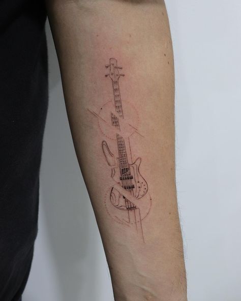 Bass Guitar Tattoos, Gutair Tattoos Ideas, Fine Line Guitar Tattoo, Minimalistic Guitar Tattoo, Cs Tattoo, Musician Tattoo Ideas, Guitarist Tattoo, Guitar Tattoo For Men, Instrument Tattoo