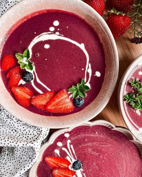 In the heat of summer, we could not wish for more than a Cherry Soup, Stew Beef Chili, Easy Scone, Buttermilk Scones, Fruit Soup, Scones Recipe Easy, Sour Cherries, Scones Easy, Blueberry Syrup