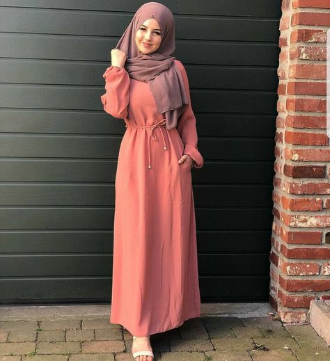 Dress Hijab Simple, Dress With Hijab, Hijab Simple, Hijabista Fashion, Hijab Look, Maxi Outfits, Muslimah Dress, Muslim Women Fashion, Mode Abaya