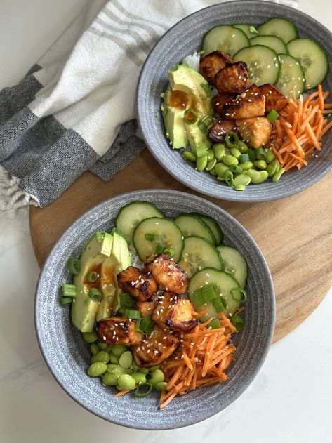 Poke Bowl Recipe, Honey Glazed Salmon, Clean Eating Salads, Raw Salmon, Ramen Noodle Bowl, Honey Salmon, Weekly Meal Prep, Miso Glaze, Salmon Bowl