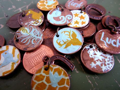 Lucky Penny Charms- intended as Geo-swag, but would be cute SWAPs as well! Camporee Ideas, Geocache Swag, Geocache Ideas, Geocaching Swag, Swag Ideas, Track Meet, Girl Scout Swap, Just For Me, Blue's Clues