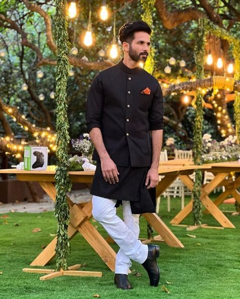 Trendy Ethnic Outfits, Indian Wedding Outfits For Men, Diwali Outfit Ideas, Diwali Outfit, Diwali Dresses, Dapper Outfit, Wedding Outfits For Groom, Diwali Outfits, Kurta Style