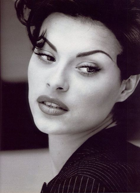 Prettiest Woman In The World, Magali Amadei, Average Face, Sultry Makeup, 90s Supermodels, Celebrity Updates, Brow Makeup, Cat Walk, Portrait Inspiration