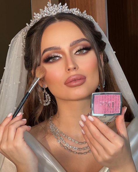 Glamorous Wedding Makeup, Dream Wedding Reception, New Year's Makeup, Formal Makeup, Makeup Artist Tips, Winter Makeup, Bridal Makeup Looks, Glamour Makeup, Bride Makeup