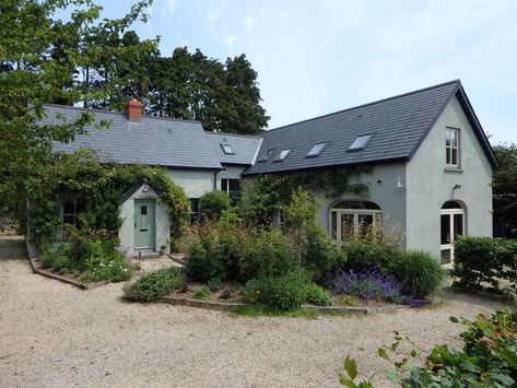 Country Driveway Ideas, Irish Cottage Renovation, Country Driveway, Country Farmhouse Exterior, Irish House Plans, House Designs Ireland, Cottage Extension, Irish Houses, Driveway Ideas