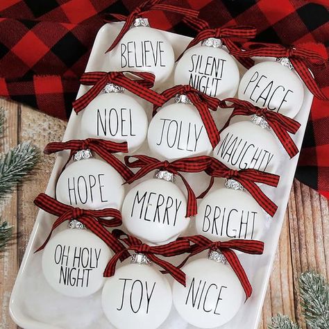 Farmhouse Christmas Tree Decorations, Rustic Farmhouse Christmas Tree, Rustic Farmhouse Christmas, Xmas Tree Decor, Farmhouse Christmas Ornaments, Farmhouse Ornaments, Christmas Tree Bows, Farmhouse Christmas Tree, Xmas Tree Decorations