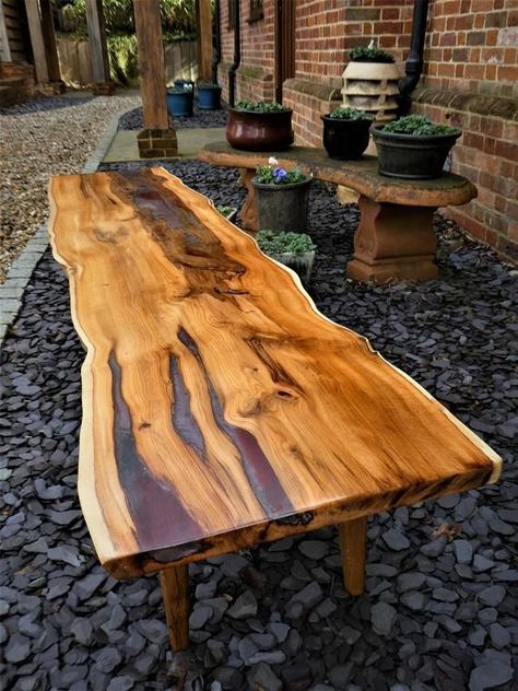 Woodworking Ideas Diy Wooden Coffee Table, Raw Wood Coffee Table, Wooden Table Design, English Yew, Trunk Furniture, Rustic Tables, Adobe Home, Live Edge Furniture, Tree Stumps