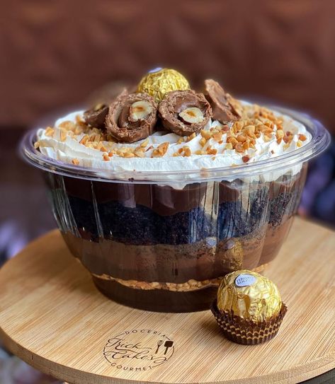 Trick Cake's on Instagram: “😍😋🥰👏 TORTA 1,4L A PRONTA ENTREGA 🙀❤️ Ferrero Rocher ❤️ DISPONÍVEL para retirada no ateliê ( 67,50 reais ), e para entrega SOMENTE, nos…” Ferrero Rocher, Mini Cheesecake, Cheesecake, Cake, On Instagram, Instagram