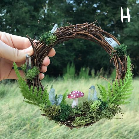 Fairycore Home, Forest Diy, Mushroom Wreath, Vine Wreaths, Fairy Wreath, Cottagecore Wall Art, Polymer Clay Mushroom, Wreath Inspiration, Small Mushroom