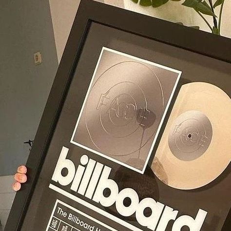 𝐉𝐢𝐦𝐢𝐧 지민♡ on Instagram: "Jimin's Like Crazy no. 1 in billboard hot 100 plaque 🌟 OMG😭😭😭 I'M SO PROUD OF HIM #trending #trend #trendingreels #trends #explorepage #explorepage #explore #parkjimin #btsjimin #btsjiminie #btsjiminedit #bangtansonyeondan #bts" Music Artist Vision Board, Artist Music, Antonella Core, Singer Life, Famous Singer Aesthetic, Music Artist Aesthetic, Music Artist, Music Industry Aesthetic, Singer Aesthetic