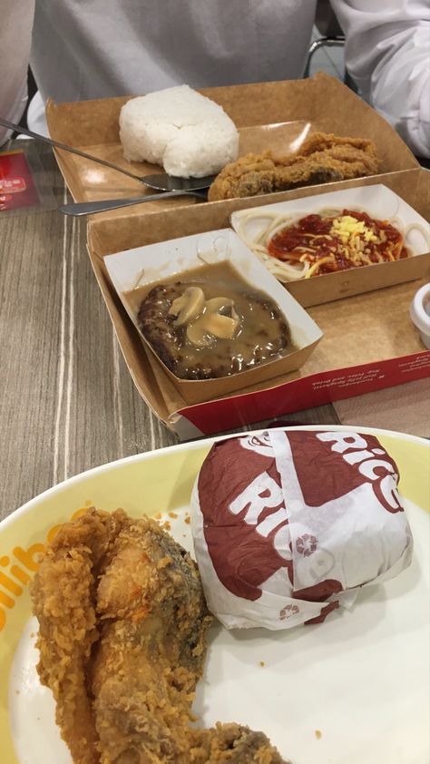 Cebu Jollibee/foodie/ Jollibee Date, Jollibee Food, Fake Bf, Friendship Photoshoot, Pool Photos, Food Snapchat, Cebu, Food Cravings, Swimming Pool