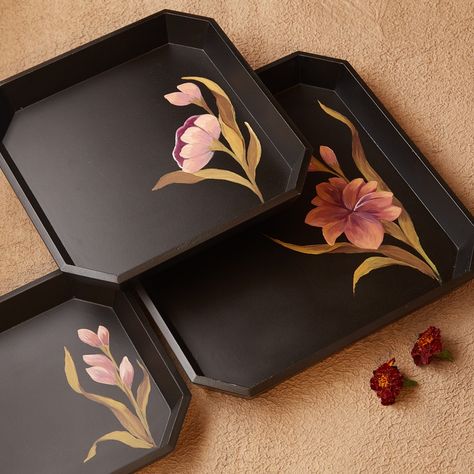 Handpainted floral art on wooden tray Diy Serving Tray Ideas Paint, Wooden Tray Painting Ideas, Tray Painting, Wood Tea Tray, Diy Serving Tray, Handmade Crafts Gifts, Wooden Trays, Paint Tray, Clay Diy Projects