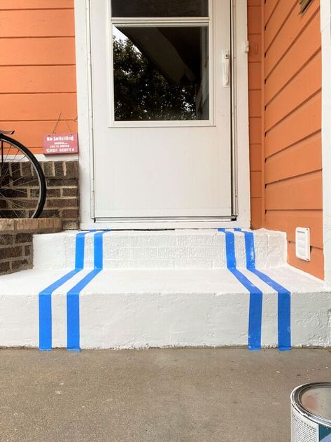 I didn't like the way my front steps looked. Someone in the past had added on to the original steps and it just didn't look good to me.Let me show you how I added a new "rug" to my front steps. Here's how it looked when I started. Blah! The concrete parts they added on to each side of the original steps drove me crazy! I used an old paint brush that I didn't care about getting messed up because painting concrete is a bit rough on a brush. Paint Front Steps, Painted Front Steps, Sidewalk Ideas, Concrete Front Steps, Outside Steps, Painted Concrete Steps, Brick Steps, Outdoor Steps, Door Entrance