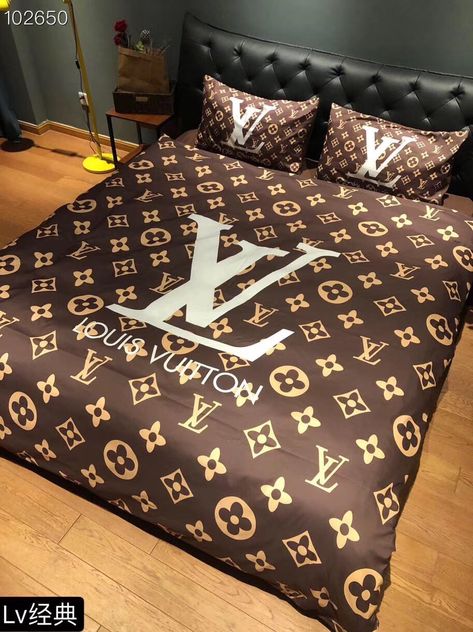 Lv Blanket, Luxury Bedroom Sets, Brown Beach, Designer Bed Sheets, Designer Bed, Louis Vuitton Supreme, Brown Bed, Designer Bedding, Cover Bed