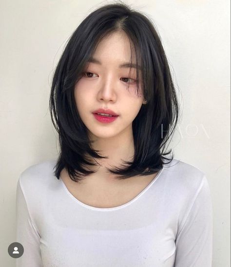 Japanese Haircut Medium, Kpop Short Hair, Japanese Haircut, Pretty Hair Cuts, Shortish Hair, Hair Inspiration Long, Layered Haircuts For Medium Hair, Asian Short Hair, Hair Inspiration Short