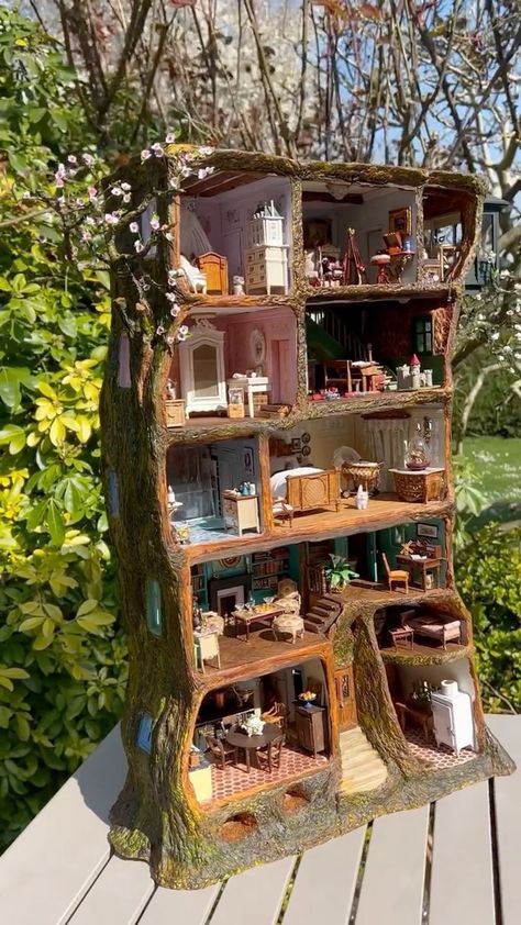 Doll House Plans, Doll House Crafts, Mouse House, Miniature Rooms, Miniature Diy, Fairy Garden Diy, Calico Critters, Miniature Houses, Miniature Crafts